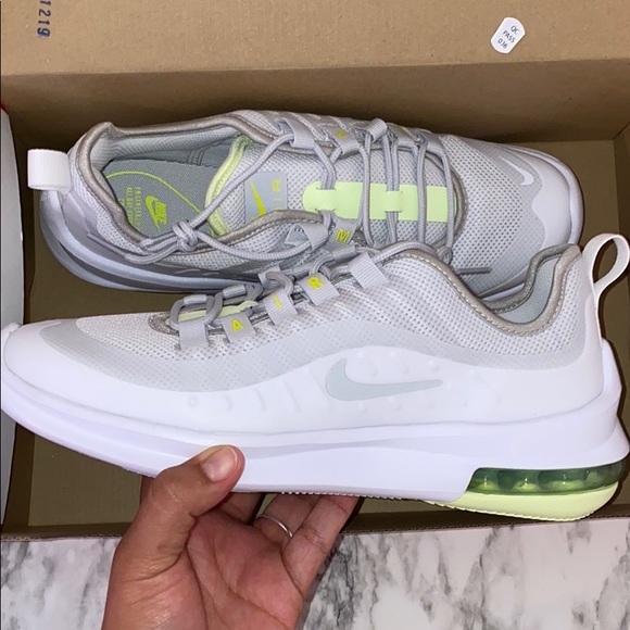 nike wmns nike air max axis